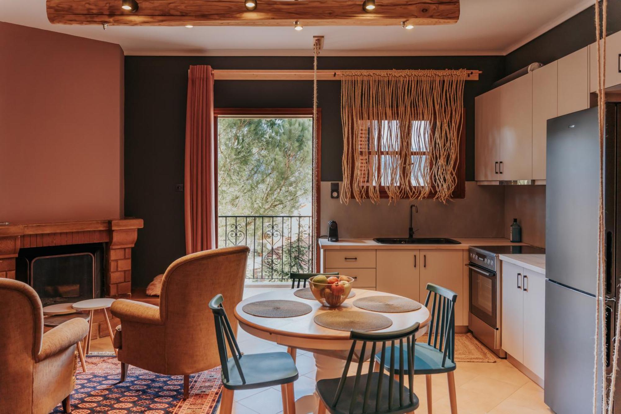 Kalavrita Krinides Apartment And Attics 外观 照片
